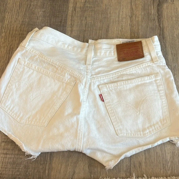 Levi’s 501 white shorts - Picture 3 of 3